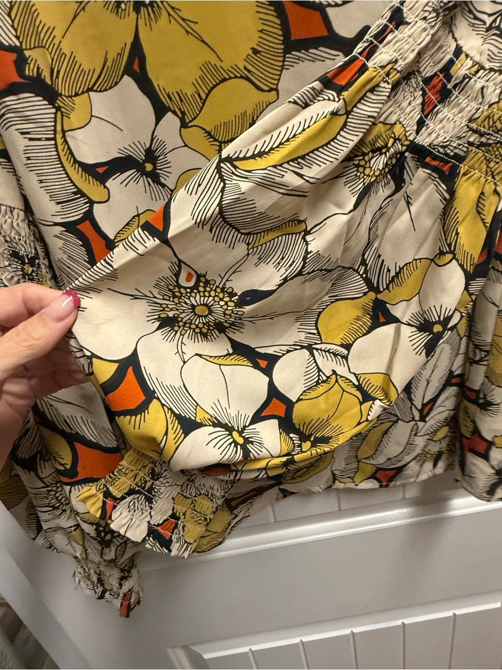 CAbie Cream Yellow Orange Floral Top Blouse Size M Ruched Sleeve V Neck EUC - Picture 6 of 10